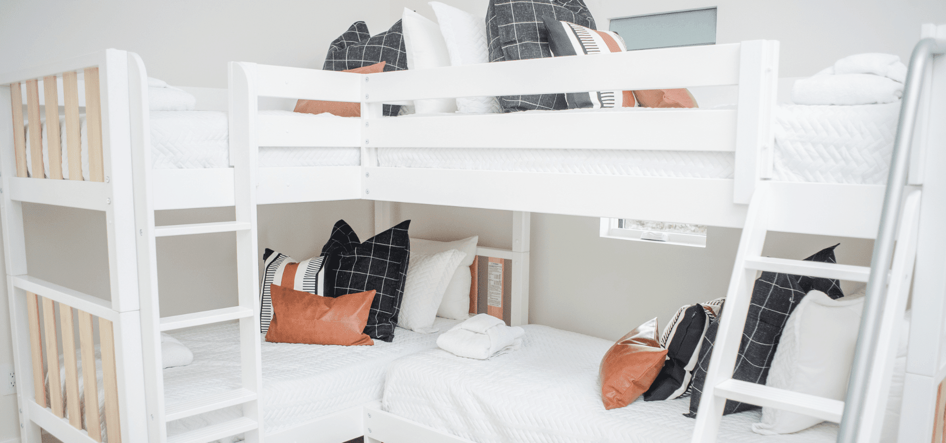 The Ultimate Quad Bunk Bed that Sleeps Four!